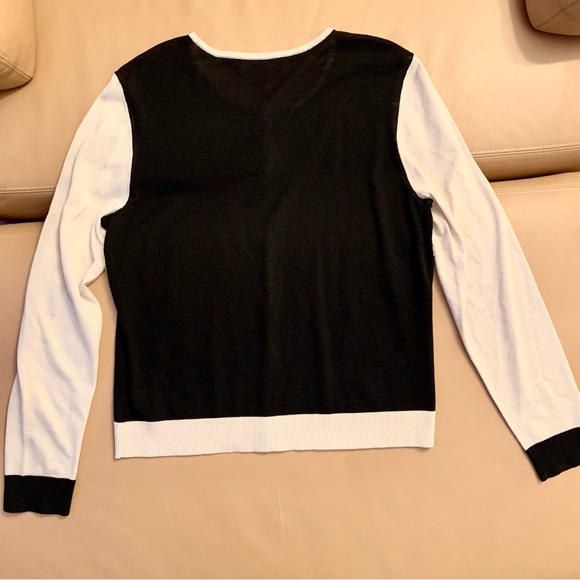 St. John long sleeve wool sweater size large color block white black! - Picture 7 of 7